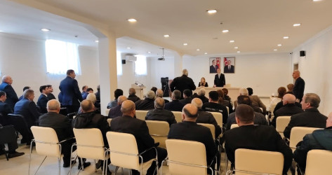 Nərimanov Rayon İcra Hakimiyyətinin başçısı Elgin Həbibullayev sakinlərlə səyyar görüş keçirib.