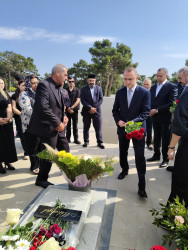 Antiterror əməliyyatları zamanı şəhid olan Həmidli Mikayıl Vüqar oğlunun məzarı ziyarət olunub.