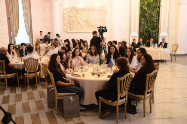 Nərimanov rayonunda yüksək bal toplayaraq Ali təhsil müəssisələrinə qəbul olan məzunlarla görüş keçirilib.