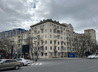 Nərimanov rayonu, Təbriz küçəsi 102 ünvanda yerləşən binalarda əsaslı təmir-bərpa işləri başa çatmaq üzrədir.