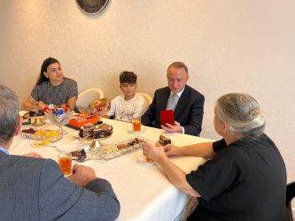 Vətən müharibəsi şəhidi, polkovnik-leytenant Vidadi Xəlilovun ailəsi ziyarət olunub.