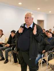 Nərimanov Rayon İcra Hakimiyyətinin başçısı Elgin Həbibullayev sakinlərlə səyyar görüş keçirib.