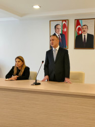 Nərimanov Rayon İcra Hakimiyyətinin başçısı Elgin Həbibullayev sakinlərlə səyyar görüş keçirib.