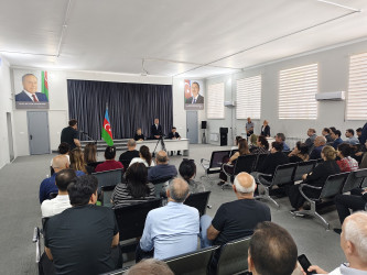 Nərimanov Rayon İcra Hakimiyyətinin başçısı Elgin Həbibullayev sakinlərlə görüşüb.