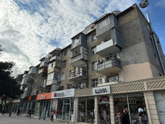 Nərimanov rayonu, F.Xoyski küçəsində yerləşən 112 saylı, İ.Həsənoğlu küçəsində yerləşən 2 və 4 saylı, Təbriz küçəsində yerləşən 100 saylı, Ə.Rəcəbli küçəsi 5-7 saylı binaların fasadı yenilənib.