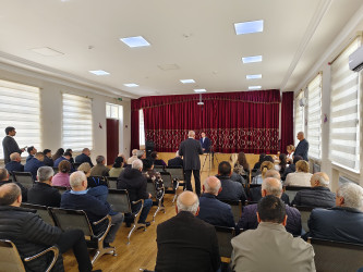 Nərimanov Rayon İcra Hakimiyyətinin başçısı Elgin Həbibullayev sakinlərlə səyyar görüş keçirib.