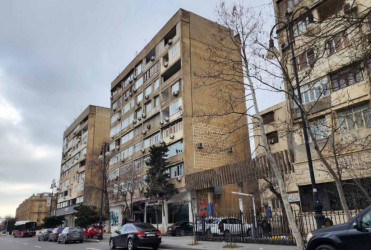 Nərimanov rayonu, M.Araz küçəsində yerləşən 54 saylı, M.K.Atatürk prospektində yerləşən 5A və 7B saylı, Ş.Rəhimov küçəsində yerləşən 3 saylı binaların fasadı yenilənib.
