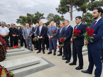 Vətən müharibəsi şəhidi Kamran Bəhmən oğlu Hüseynovun məzarı ziyarət olunub.