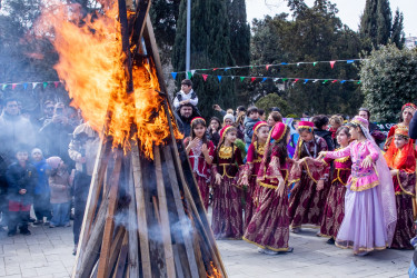 Nərimanov rayonunda Novruz bayramı münasibətilə şənlik təşkil olunub.