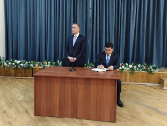 Nərimanov Rayon İcra Hakimiyyətinin başçısı Elgin Həbibullayev sakinlərlə görüşüb.
