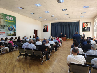 Nərimanov Rayon İcra Hakimiyyətinin başçısı Elgin Həbibullayev sakinlərlə görüşüb.