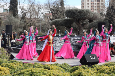 Nərimanov rayonunda Novruz bayramı münasibətilə şənlik təşkil olunub.