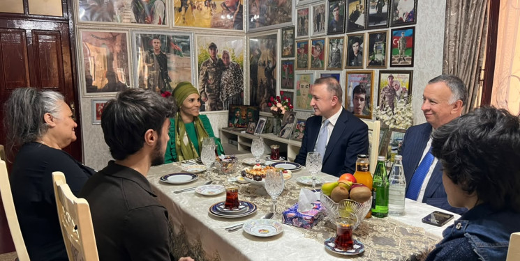 Vətən müharibəsi şəhidi, Sinan Məhəmməd oğlu Məmmədovun ailəsi ziyarət olunub.