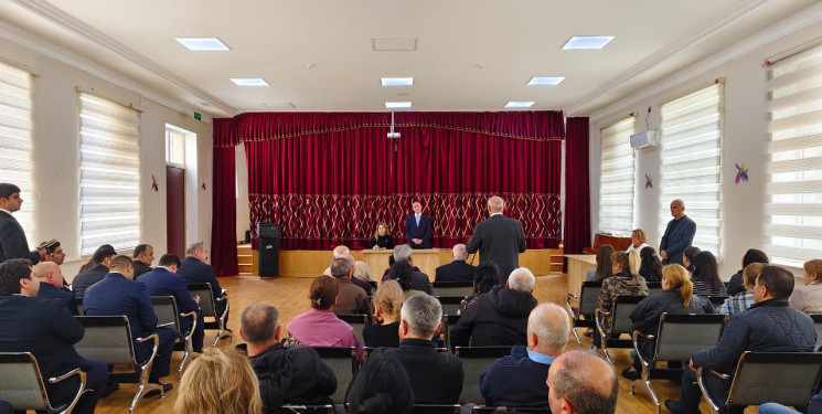 Nərimanov Rayon İcra Hakimiyyətinin başçısı Elgin Həbibullayev sakinlərlə səyyar görüş keçirib.