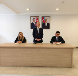Nərimanov Rayon İcra Hakimiyyətinin başçısı Elgin Həbibullayev sakinlərlə səyyar görüş keçirib.