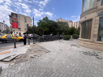 Akademik Həsən Əliyev küçəsində səkilərdə təmir-bərpa işləri həyata keçirilir.