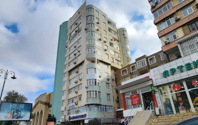 Nərimanov rayonu, F.Xoyski küçəsində yerləşən 112 saylı, İ.Həsənoğlu küçəsində yerləşən 2 və 4 saylı, Təbriz küçəsində yerləşən 100 saylı, Ə.Rəcəbli küçəsi 5-7 saylı binaların fasadı yenilənib.
