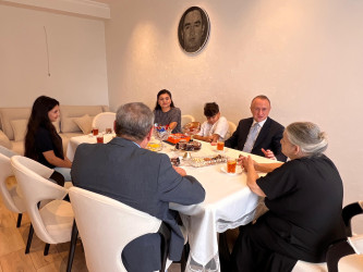 Vətən müharibəsi şəhidi, polkovnik-leytenant Vidadi Xəlilovun ailəsi ziyarət olunub.